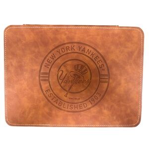 NWOT New York Yankees 15 Piece Whiskey Smoker Set